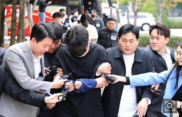 韩国政府遭舆论痛批——所谓“柬埔寨公民撤侨包机”，竟载回一半以上诈骗犯